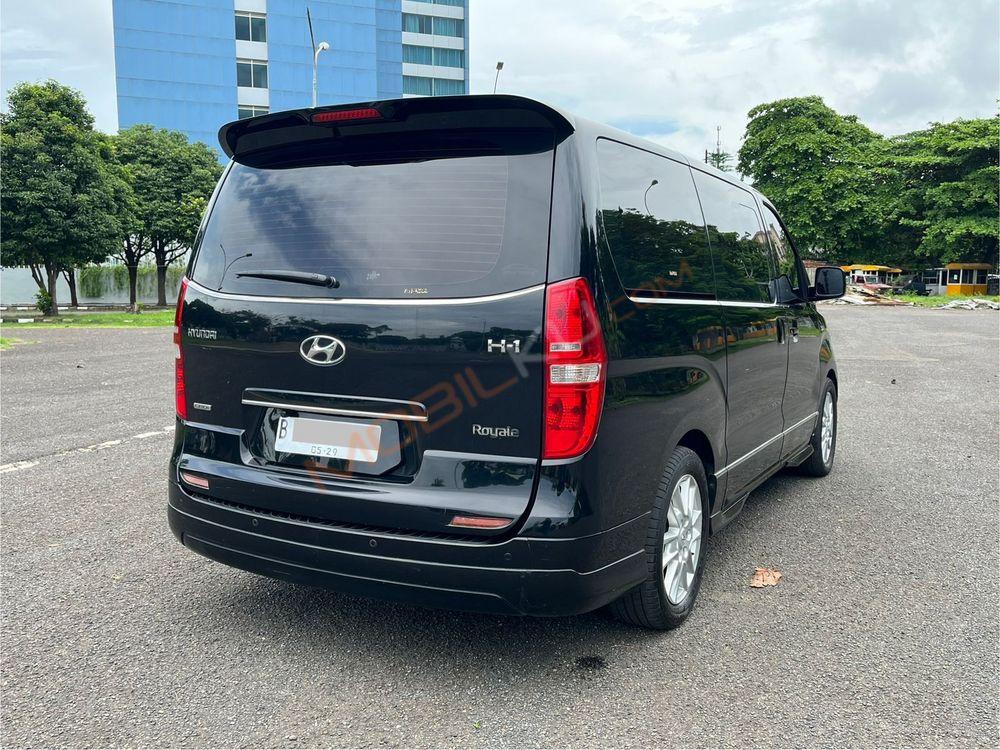Mobil Hyundai H-1 2015