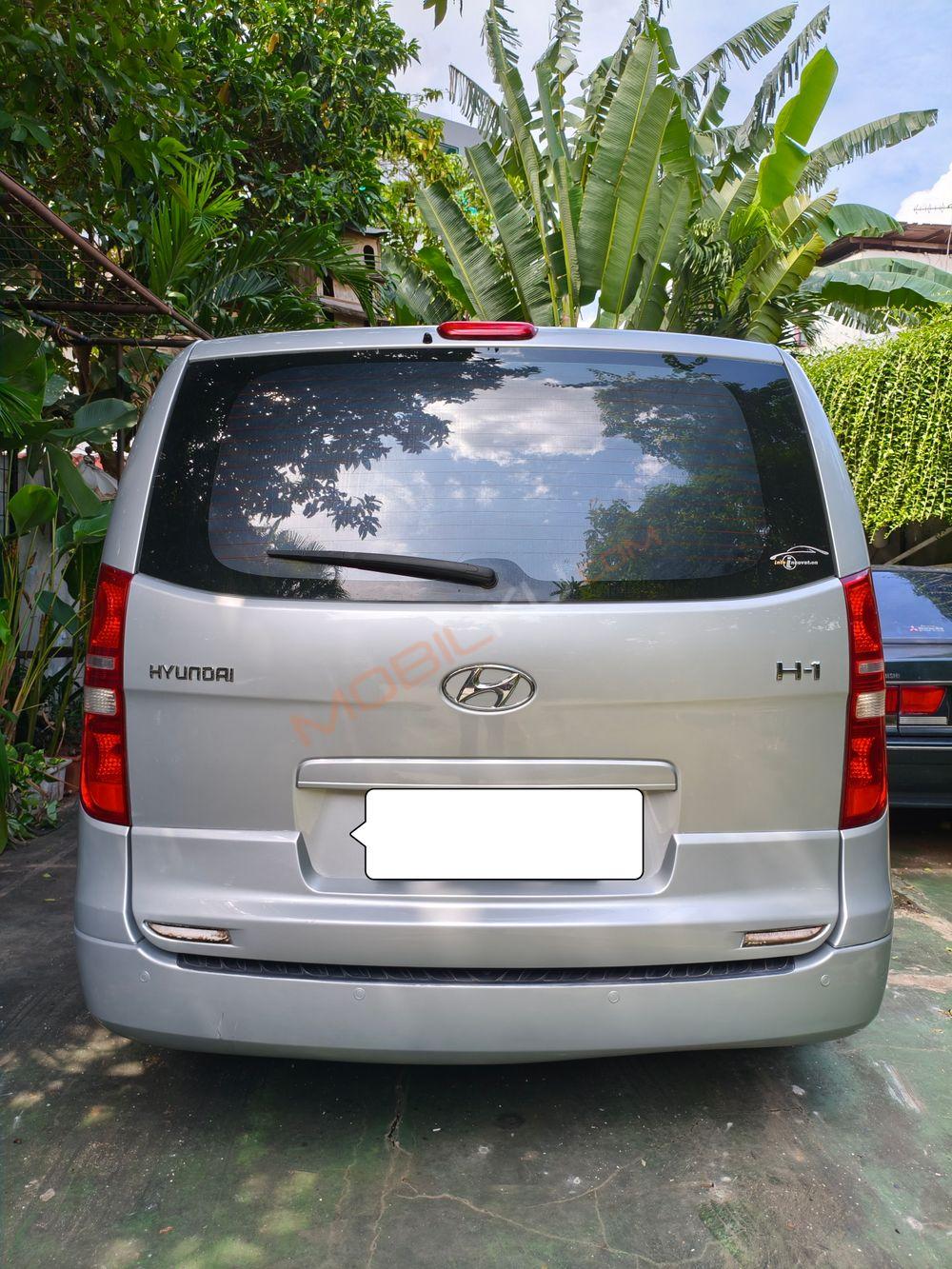 Mobil Hyundai H-1 2013