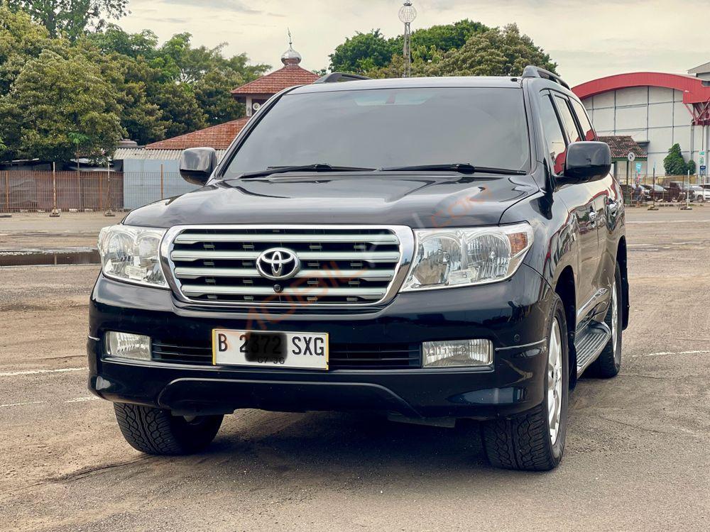 Mobil Toyota Land Cruiser 2010