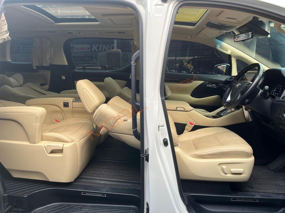 Mobil Toyota Alphard 2022