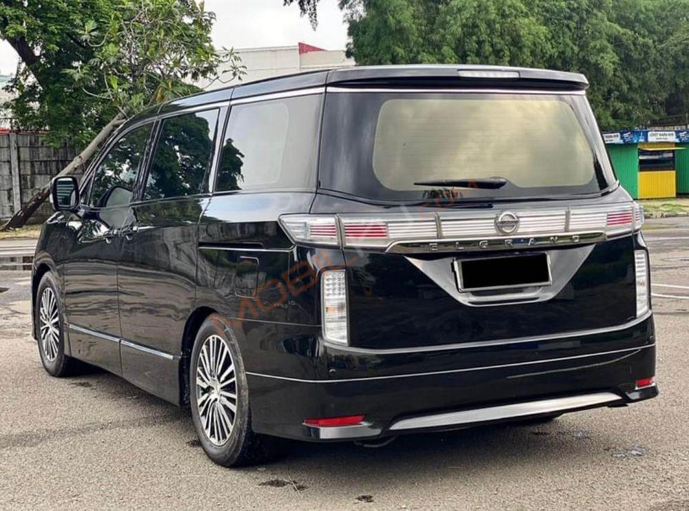 Mobil Nissan Elgrand 2014