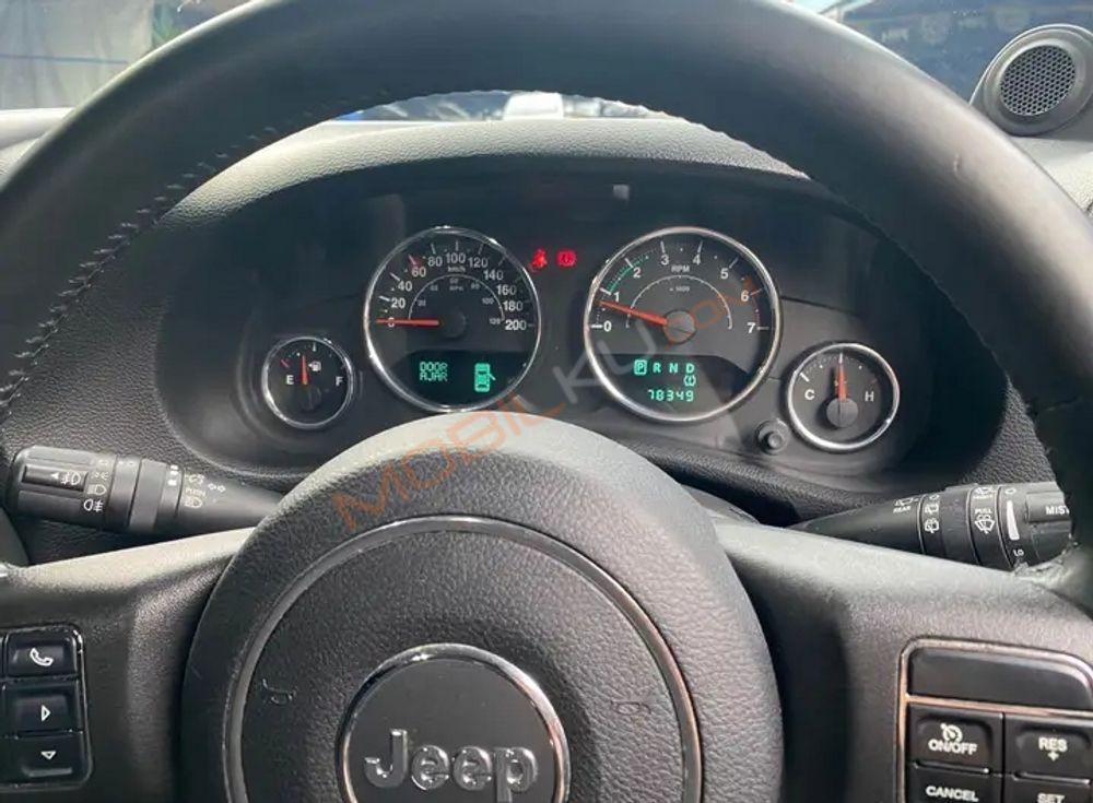 Mobil Jeep Wrangler 2011