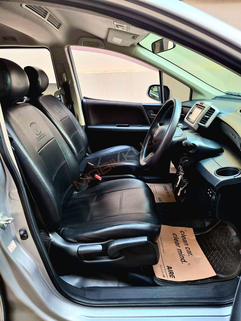 Mobil Honda Freed 2013