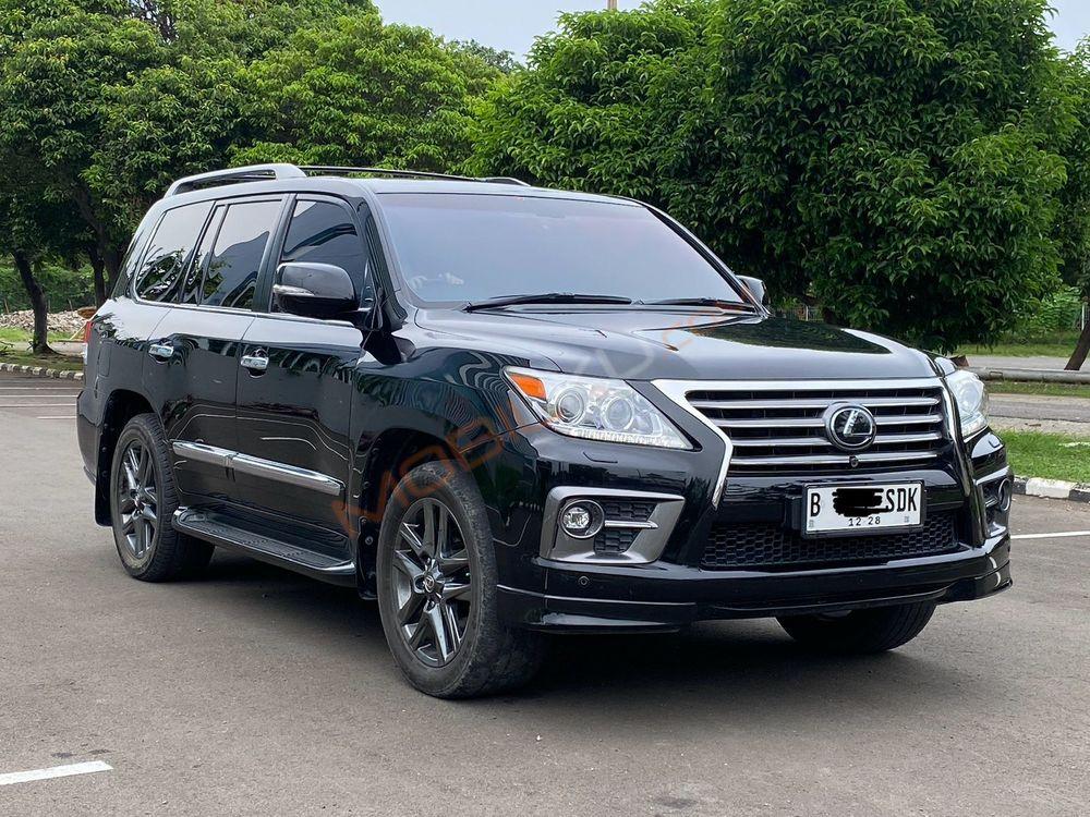 Mobil Lexus LX 2015