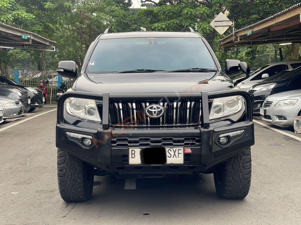 Mobil Toyota Land Cruiser 2013