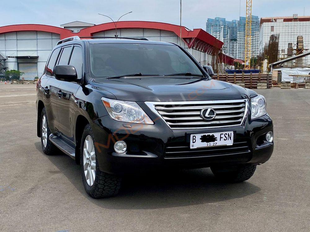 Mobil Lexus LX 2011