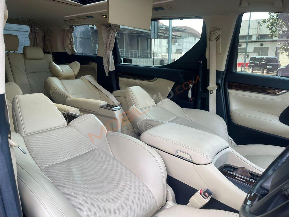 Mobil Toyota Alphard 2020