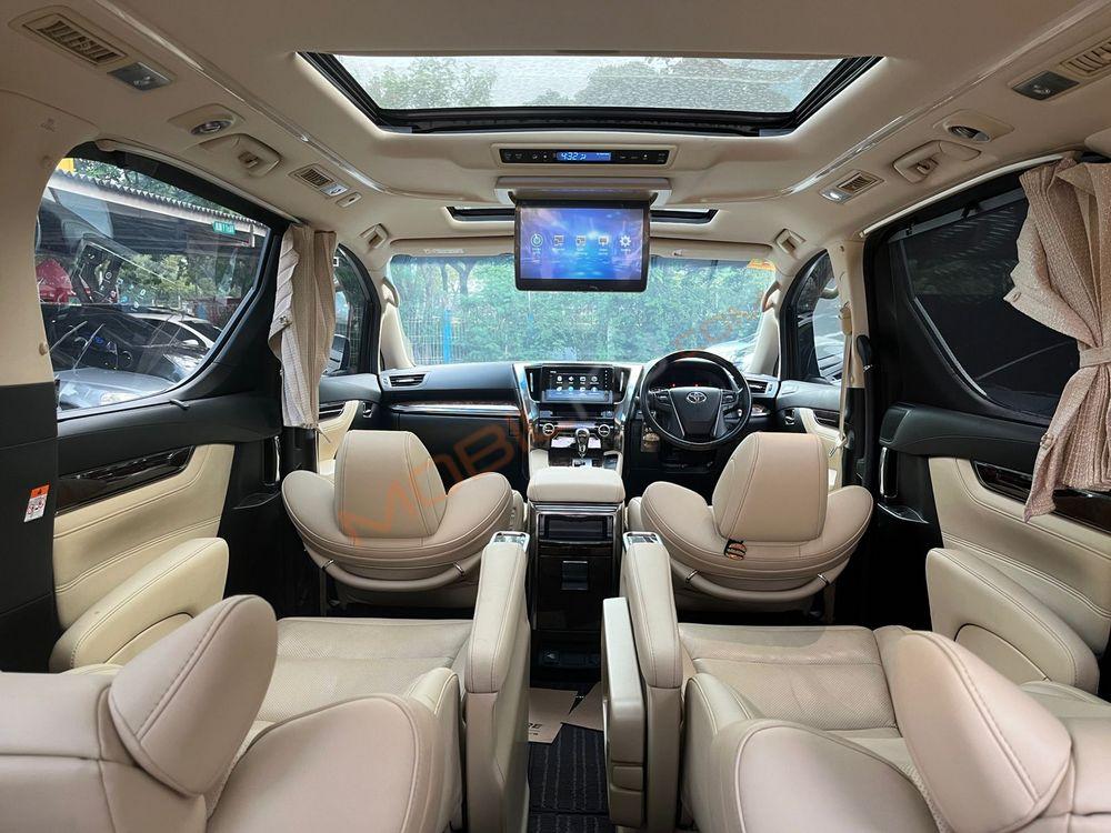 Mobil Toyota Alphard 2022