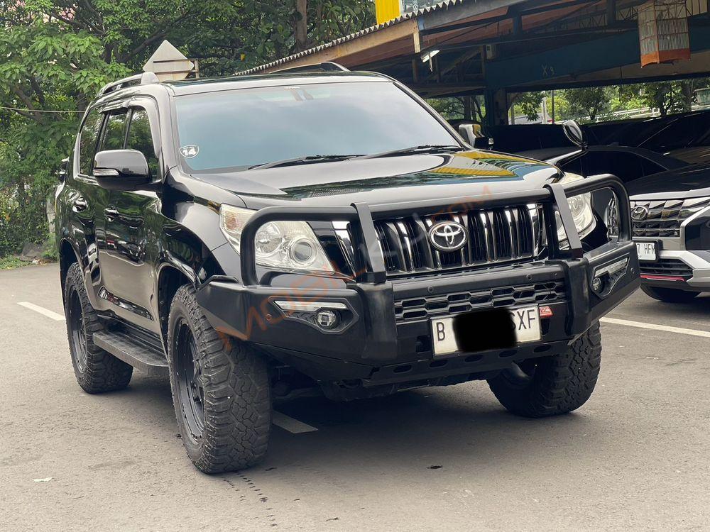Mobil Toyota Land Cruiser 2013