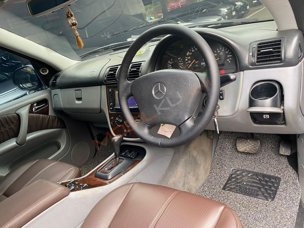 Mobil Mercedes-Benz ML 2002