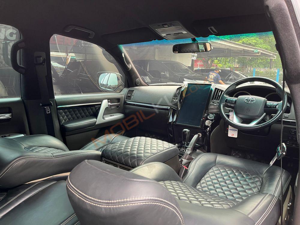Mobil Toyota Land Cruiser 2008