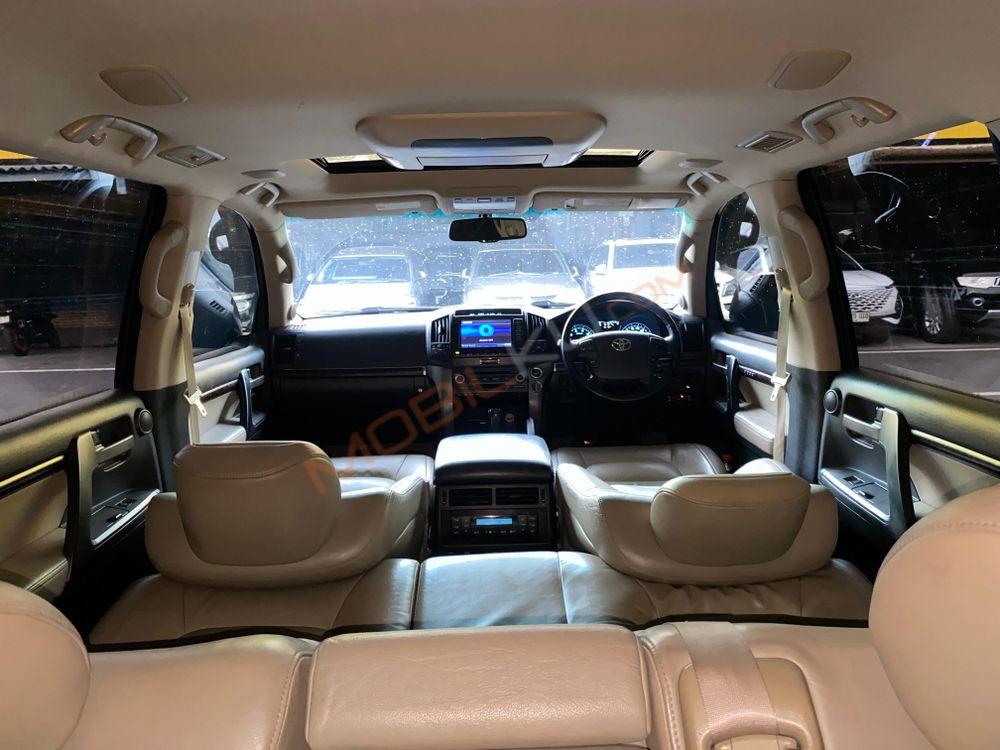 Mobil Toyota Land Cruiser 2010