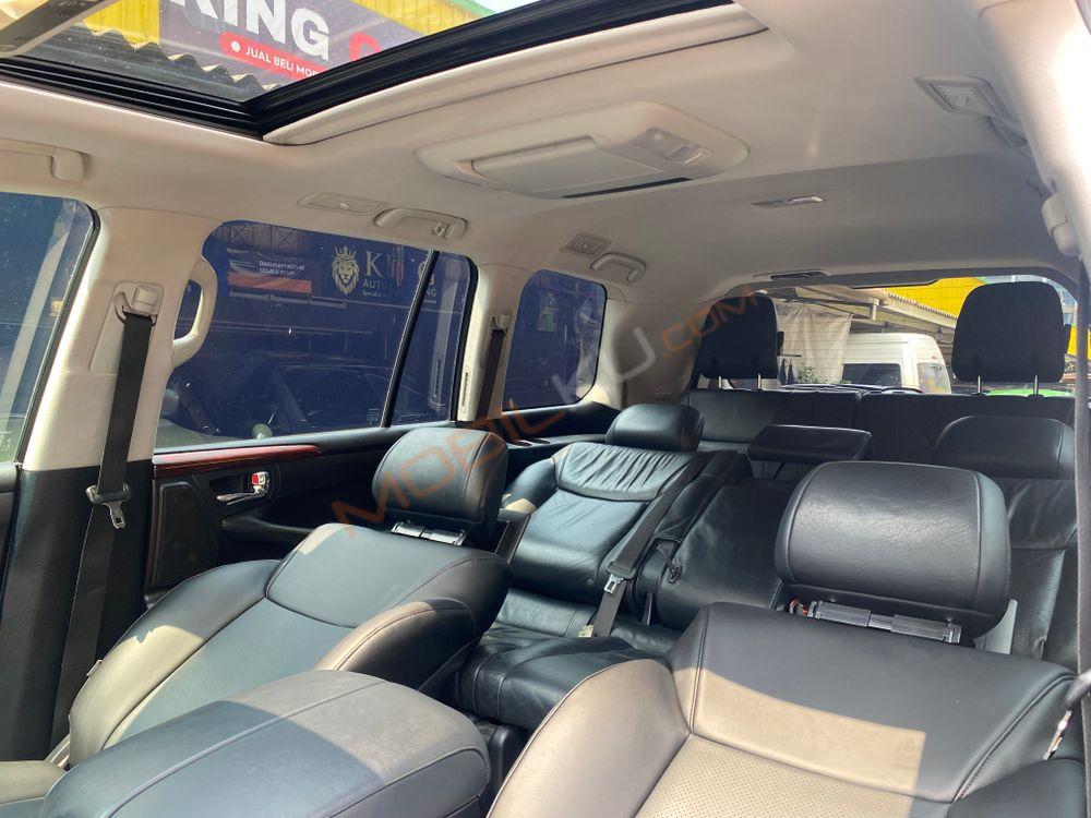 Mobil Lexus LX 2011