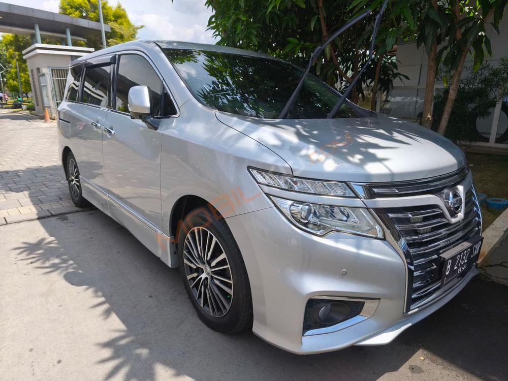 Mobil Nissan Elgrand 2014