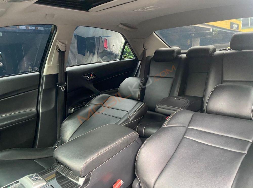 Mobil Toyota Mark X 2012