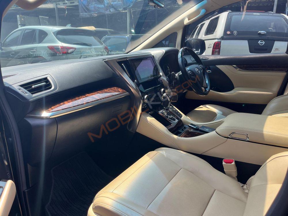 Mobil Toyota Alphard 2019