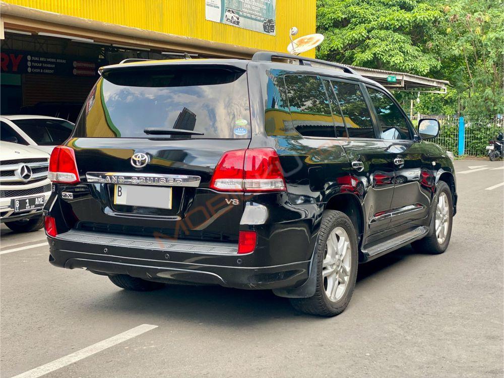 Mobil Toyota Land Cruiser 2010