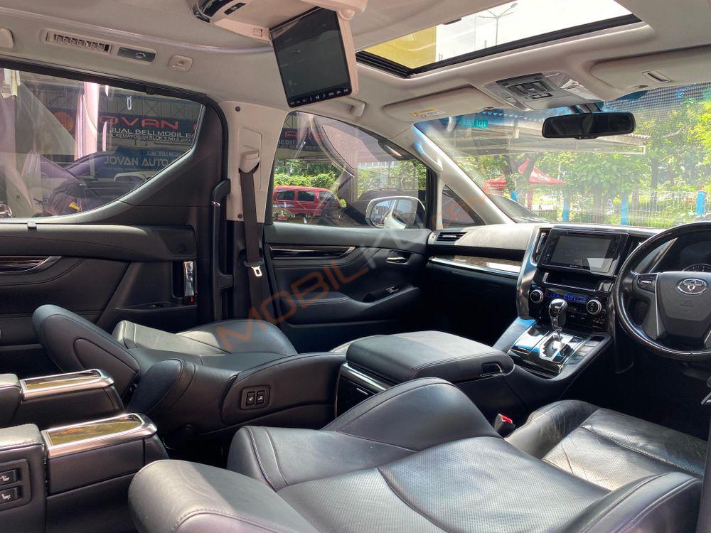 Mobil Toyota Vellfire 2017