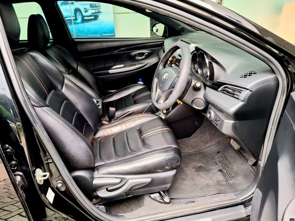 Mobil Toyota Yaris 2016