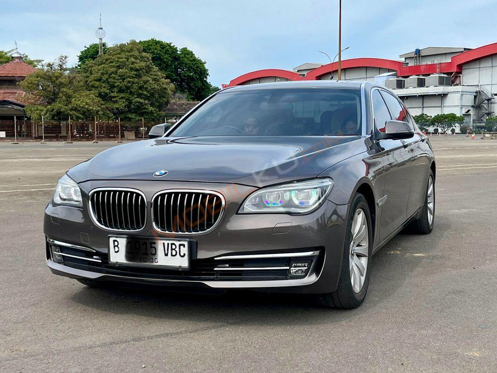 Mobil BMW 7 Series 2013