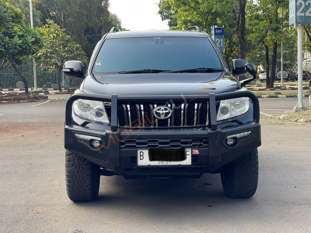 Mobil Toyota Land Cruiser 2013