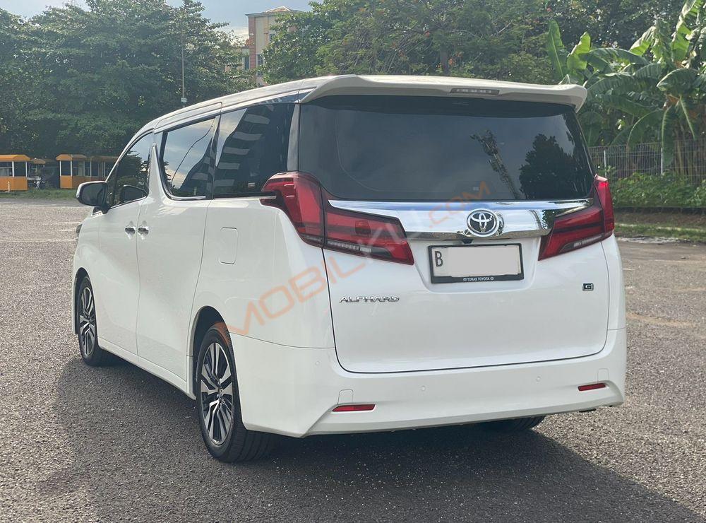 Mobil Toyota Alphard 2022