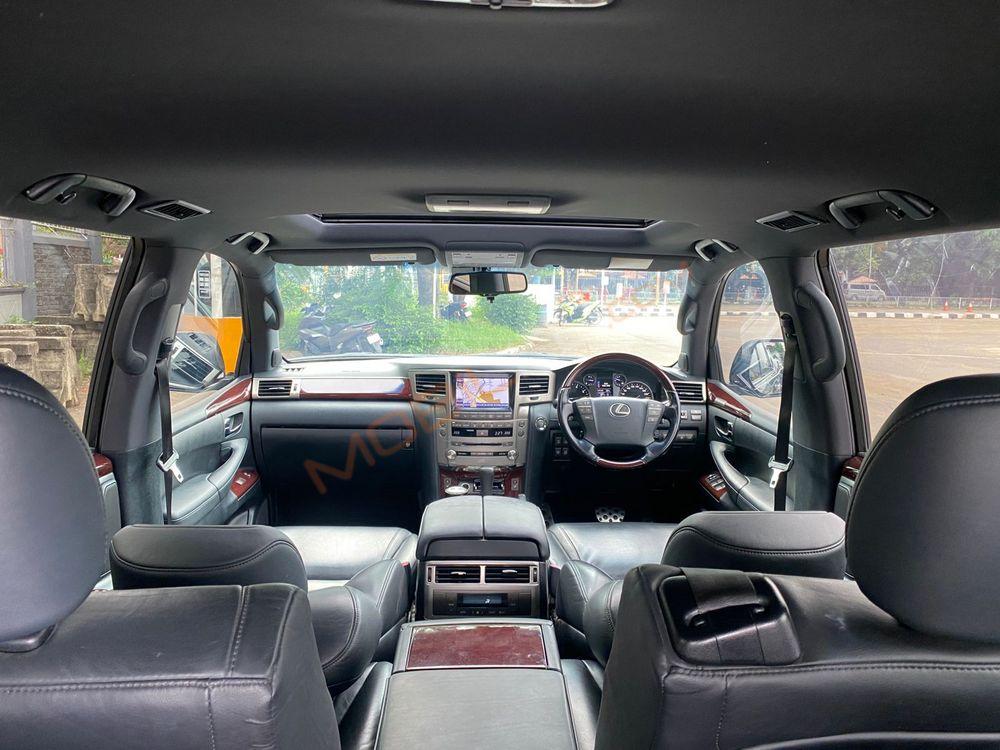 Mobil Lexus LX 2015