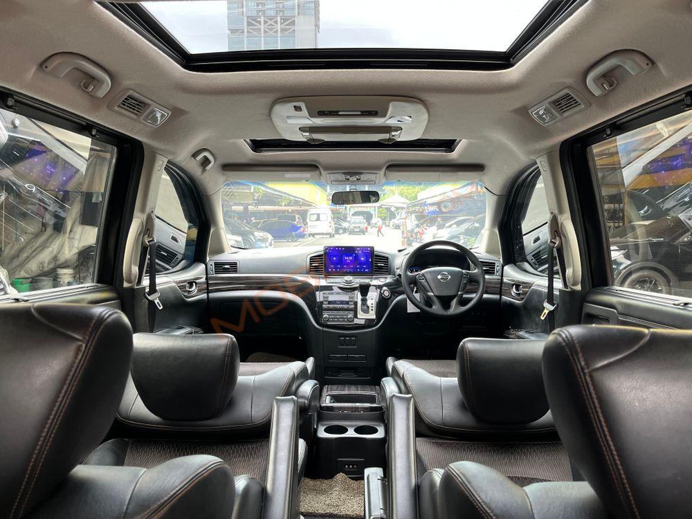 Mobil Nissan Elgrand 2014
