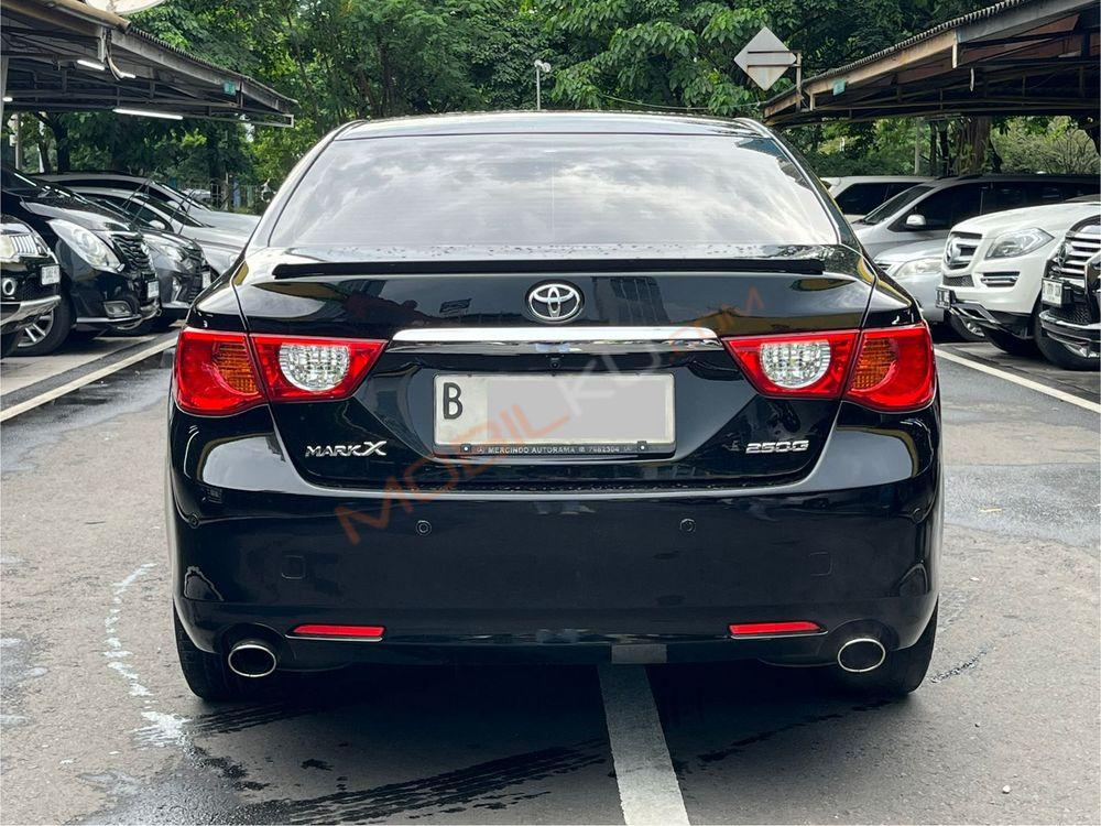 Mobil Toyota Mark X 2012