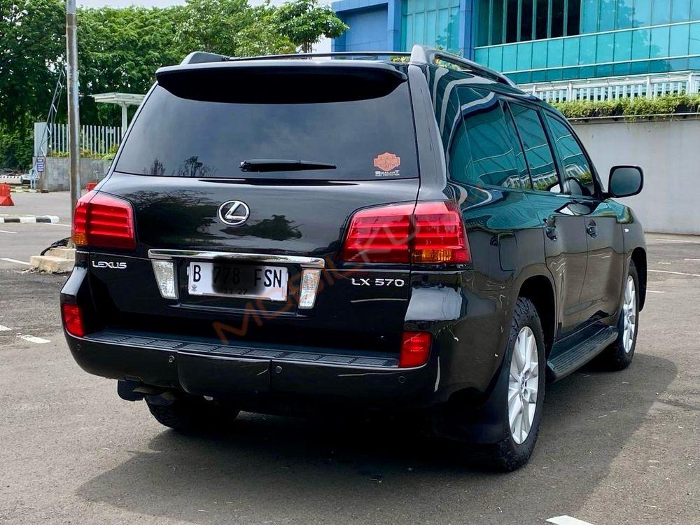 Mobil Lexus LX 2011
