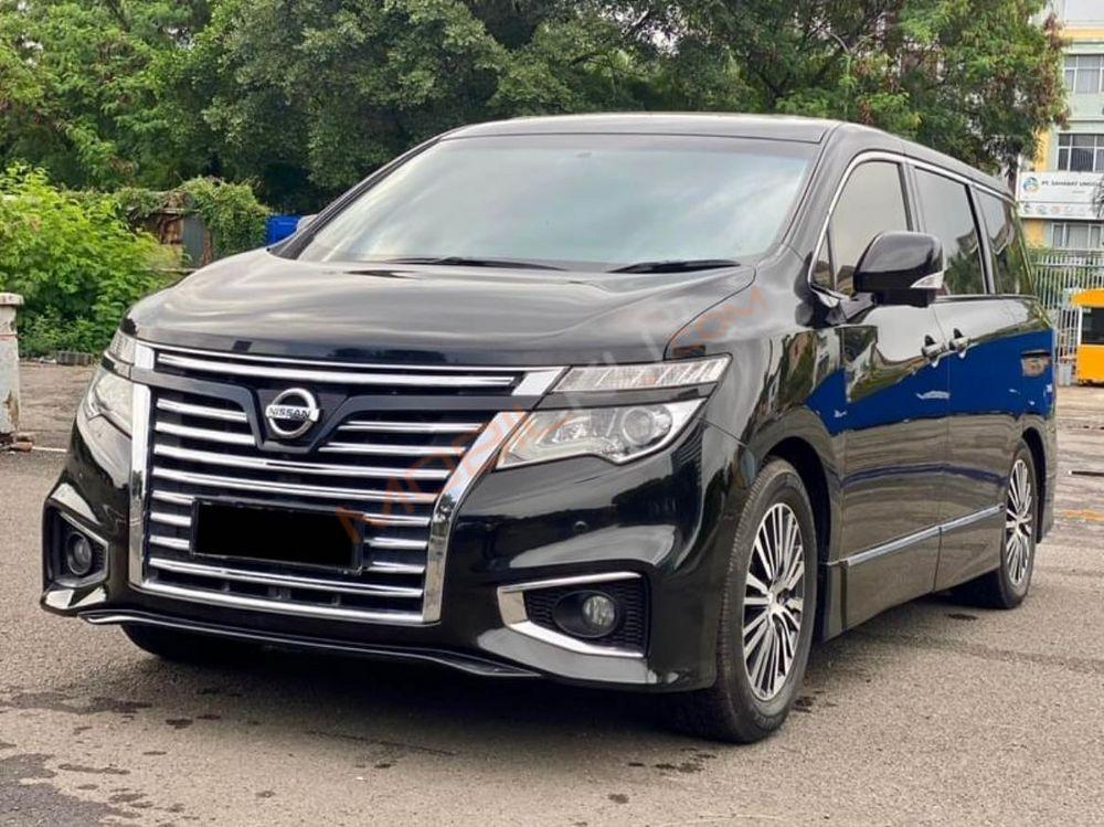 Mobil Nissan Elgrand 2014