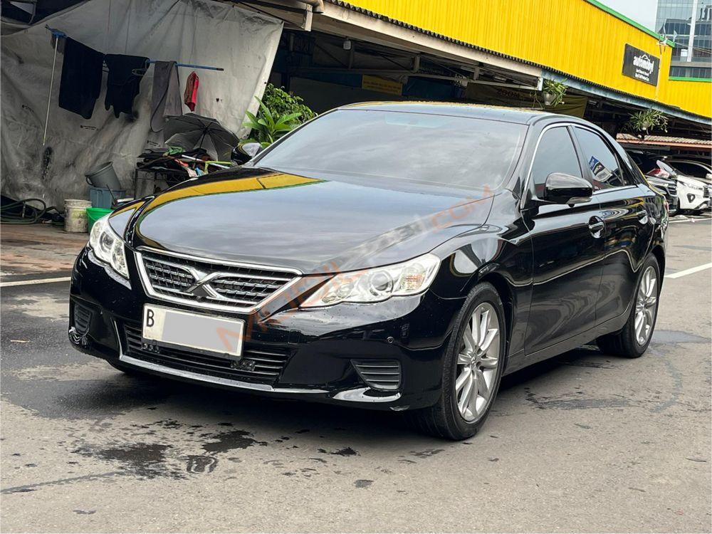 Mobil Toyota Mark X 2012