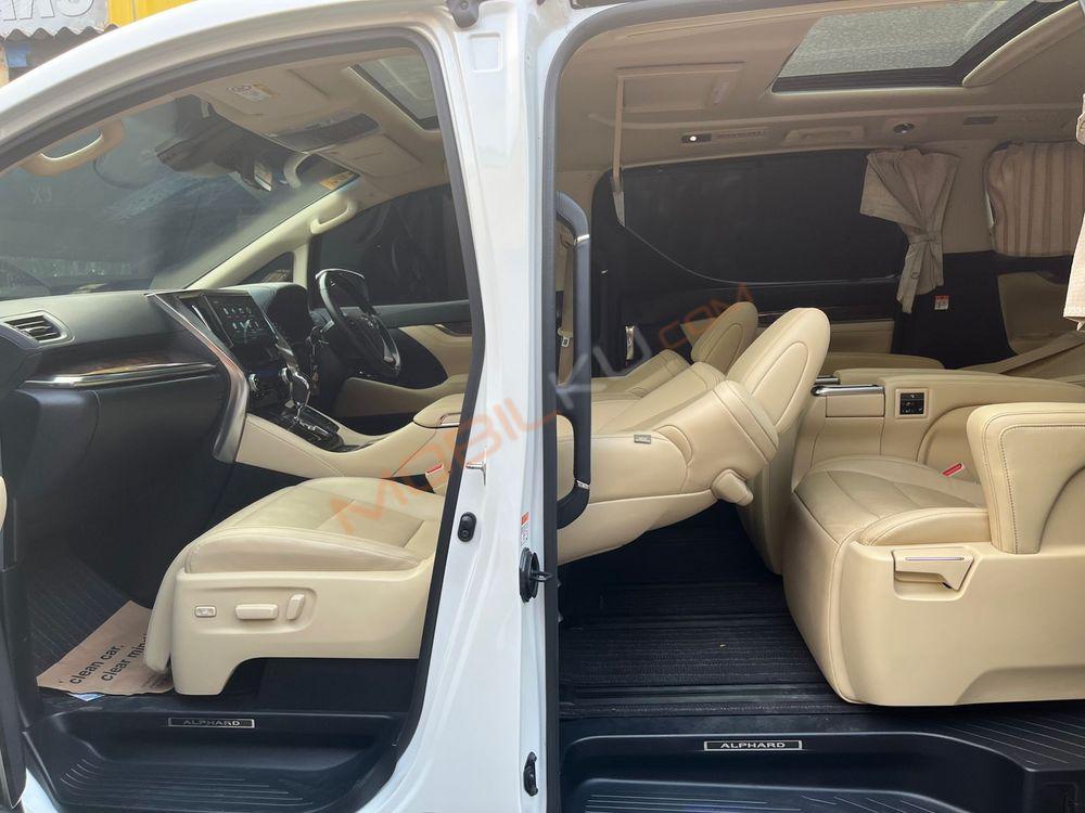 Mobil Toyota Alphard 2022