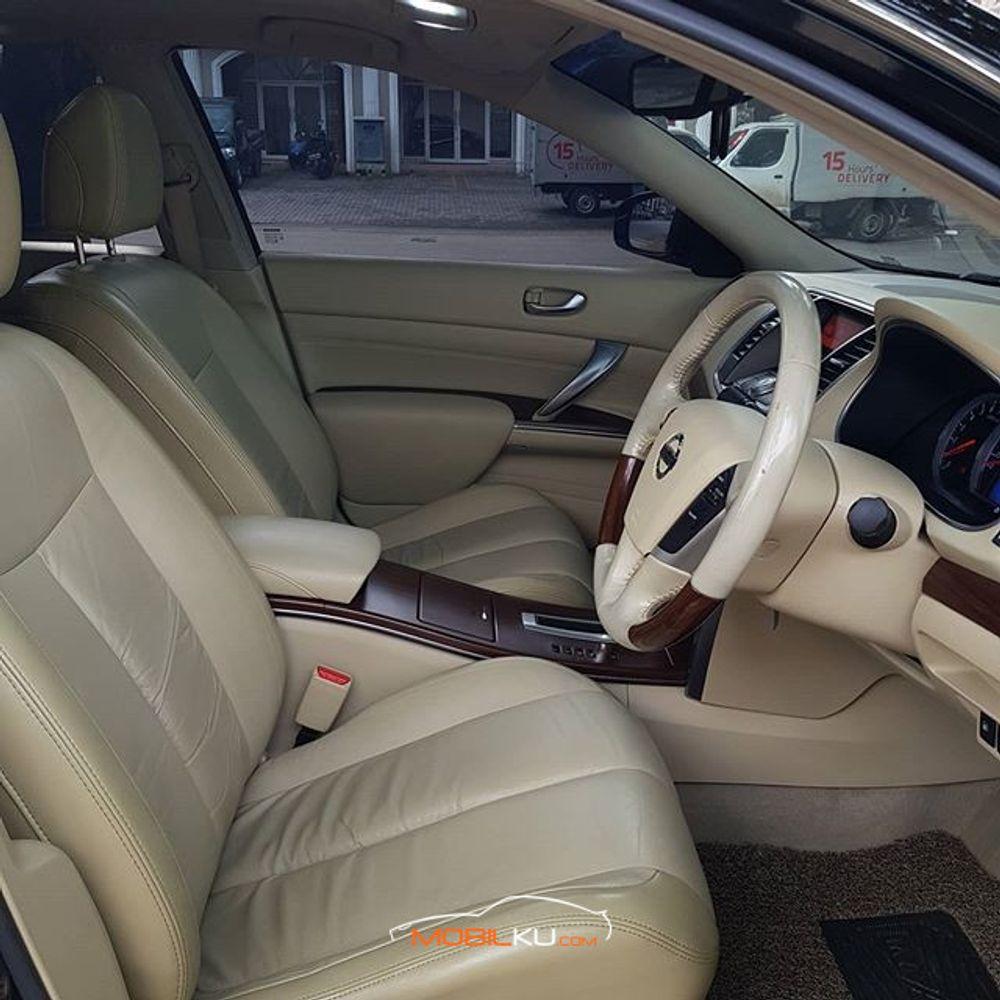 Mobil Nissan Teana 2012