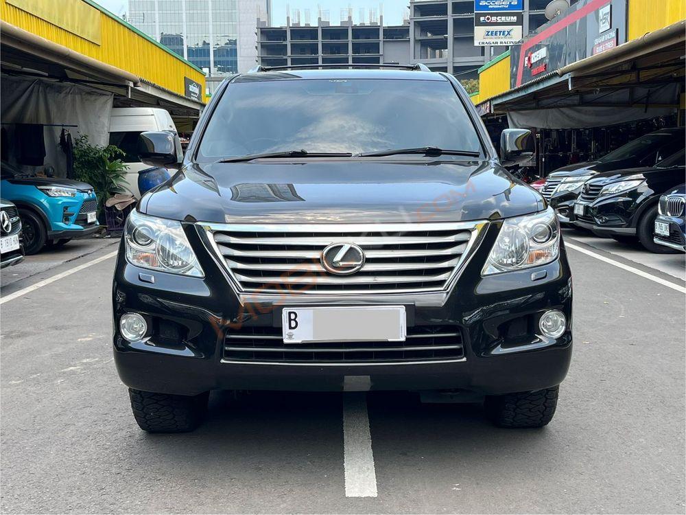 Mobil Lexus LX 2011