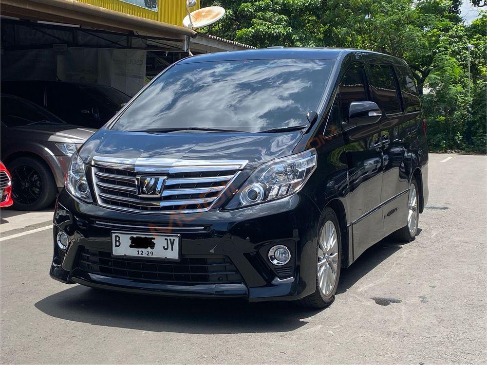 Mobil Toyota Alphard 2014