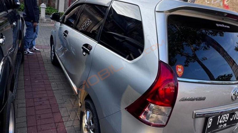 Mobil Toyota Avanza 2013