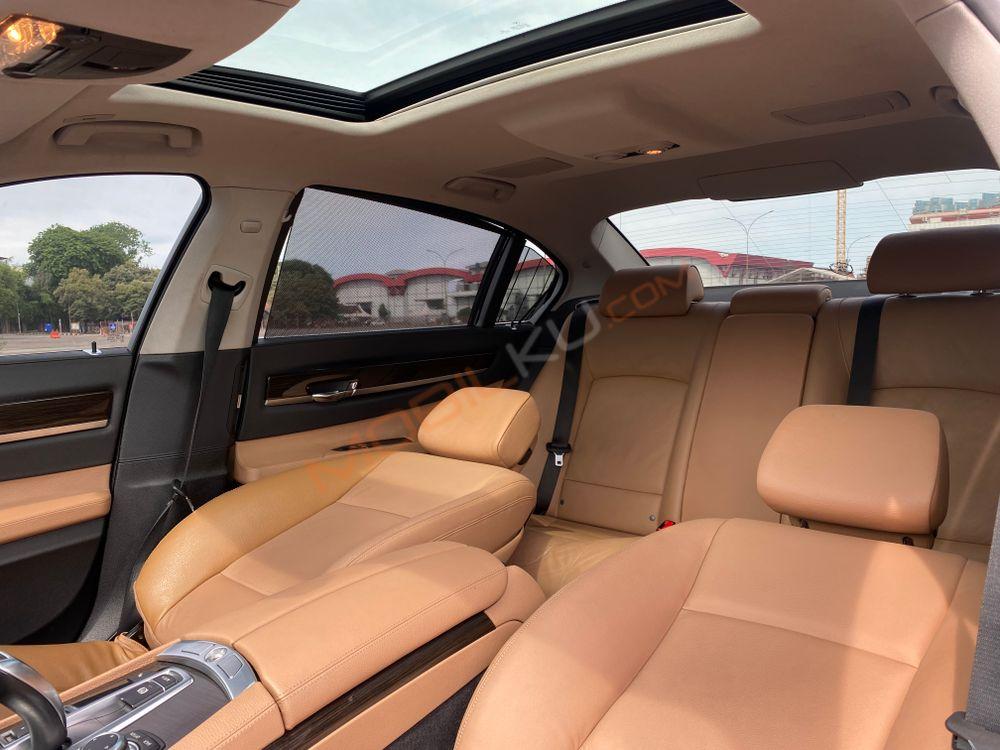 Mobil BMW 7 Series 2013