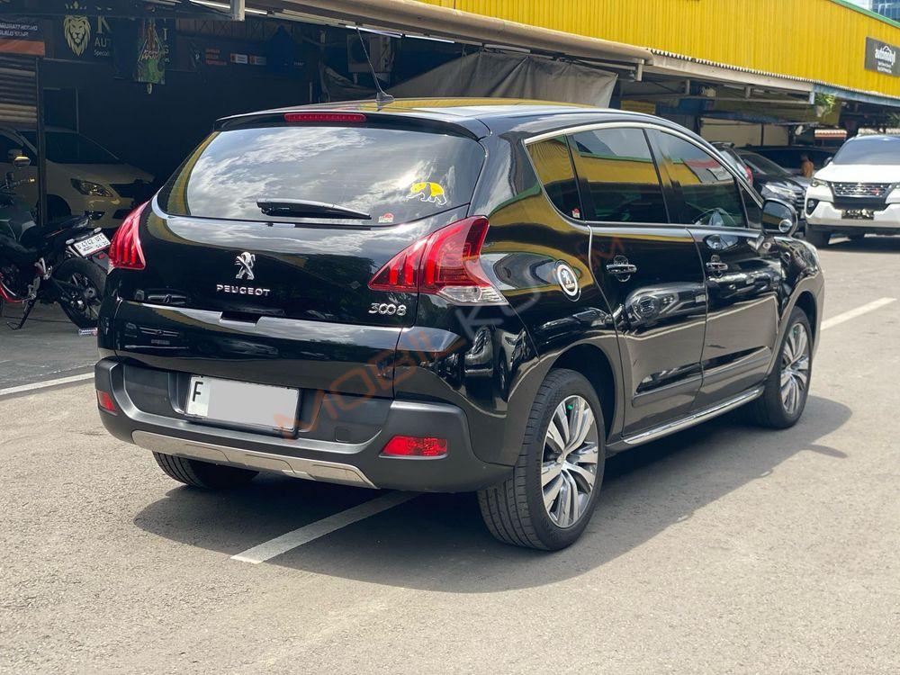 Mobil Peugeot 5008 2016