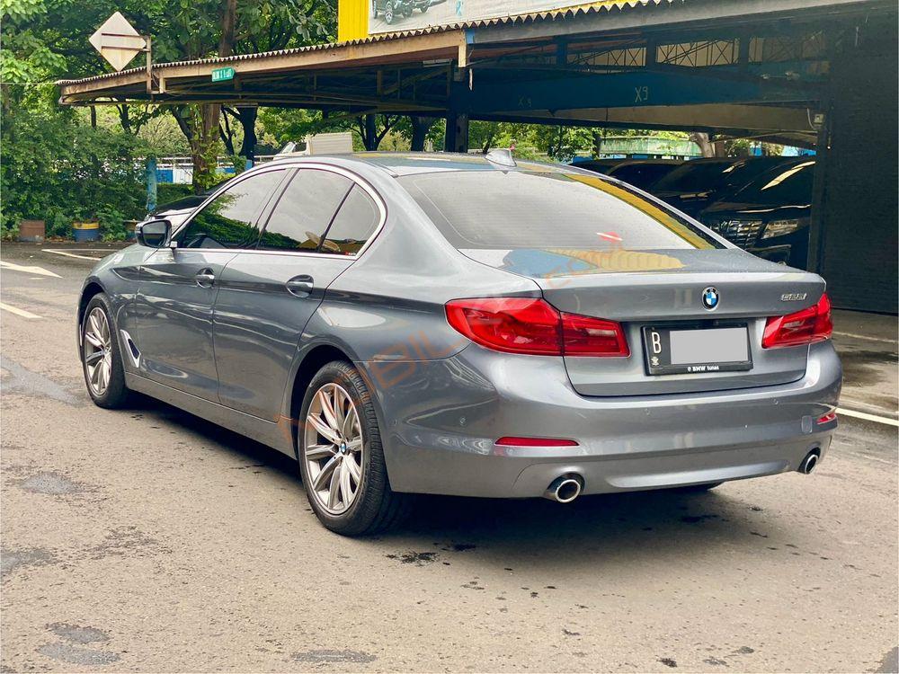 Mobil BMW 5 Series 2020
