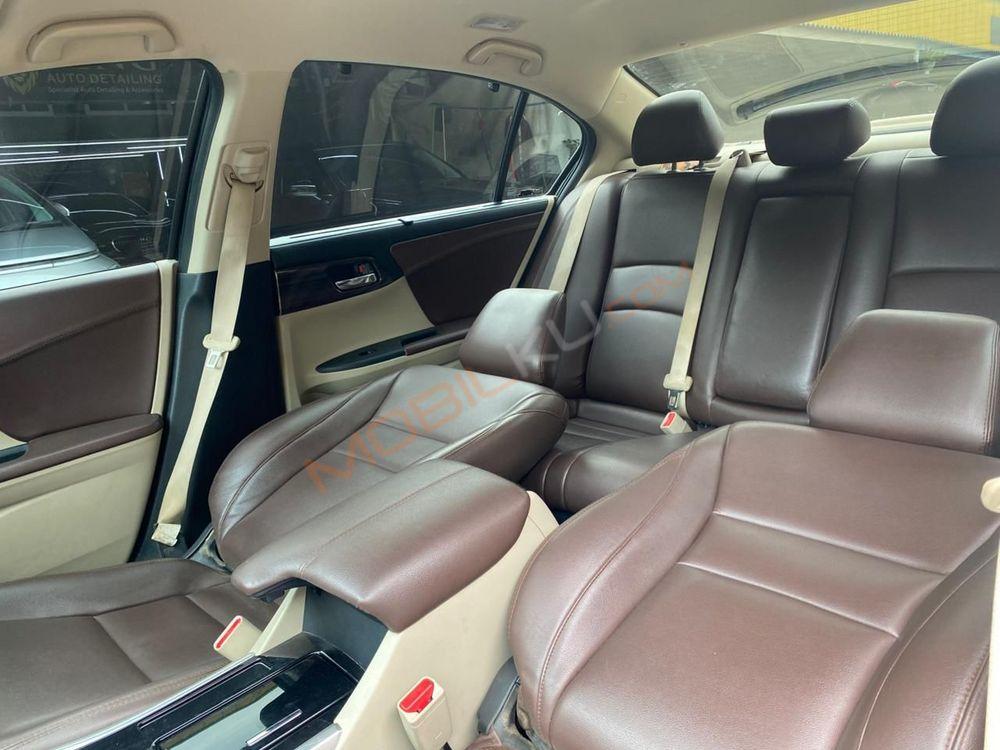 Mobil Honda Accord 2016