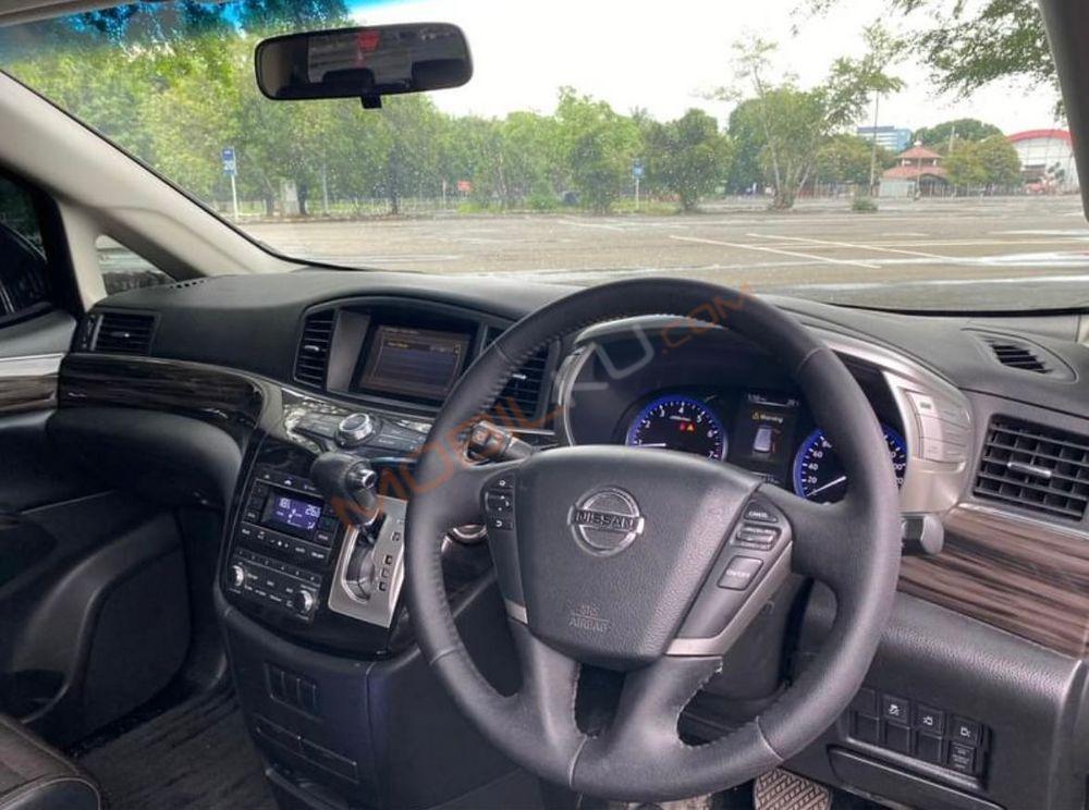 Mobil Nissan Elgrand 2014