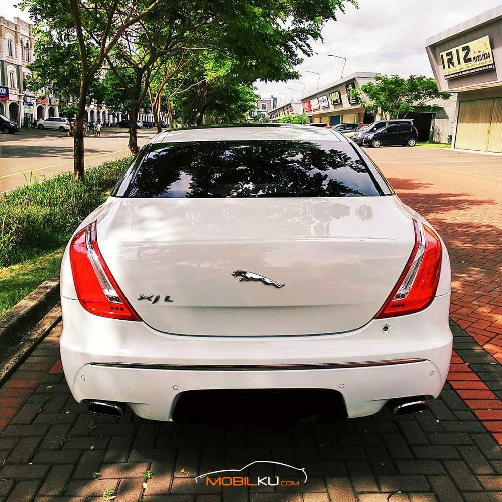 Mobil Jaguar XJ 2011