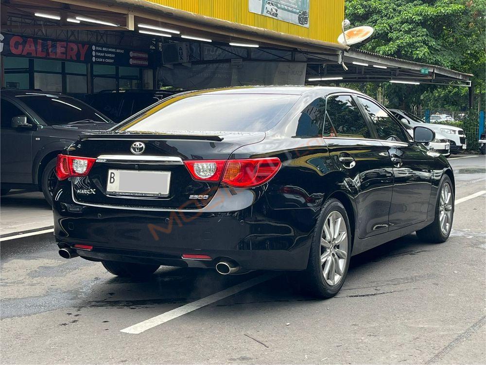 Mobil Toyota Mark X 2012