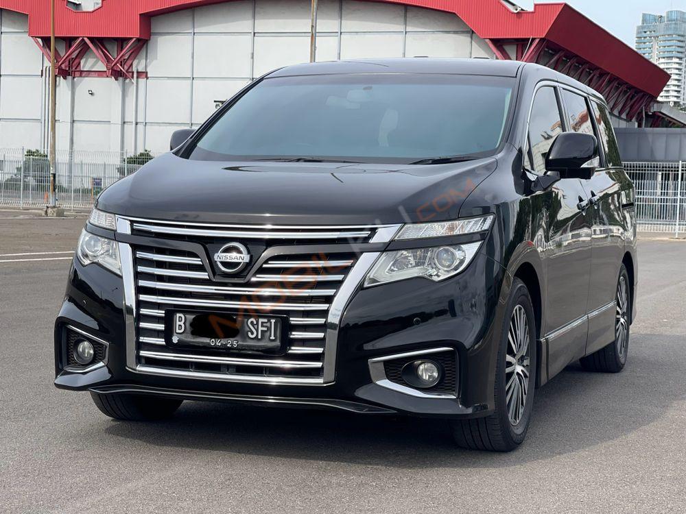 Mobil Nissan Elgrand 2014