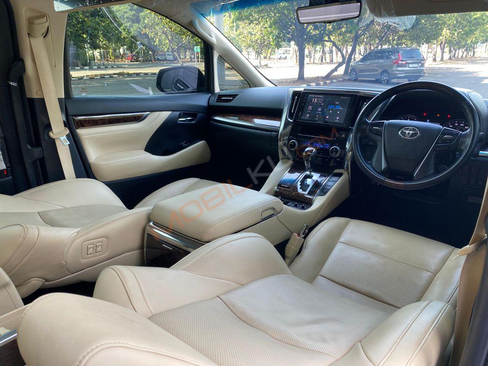 Mobil Toyota Alphard 2020