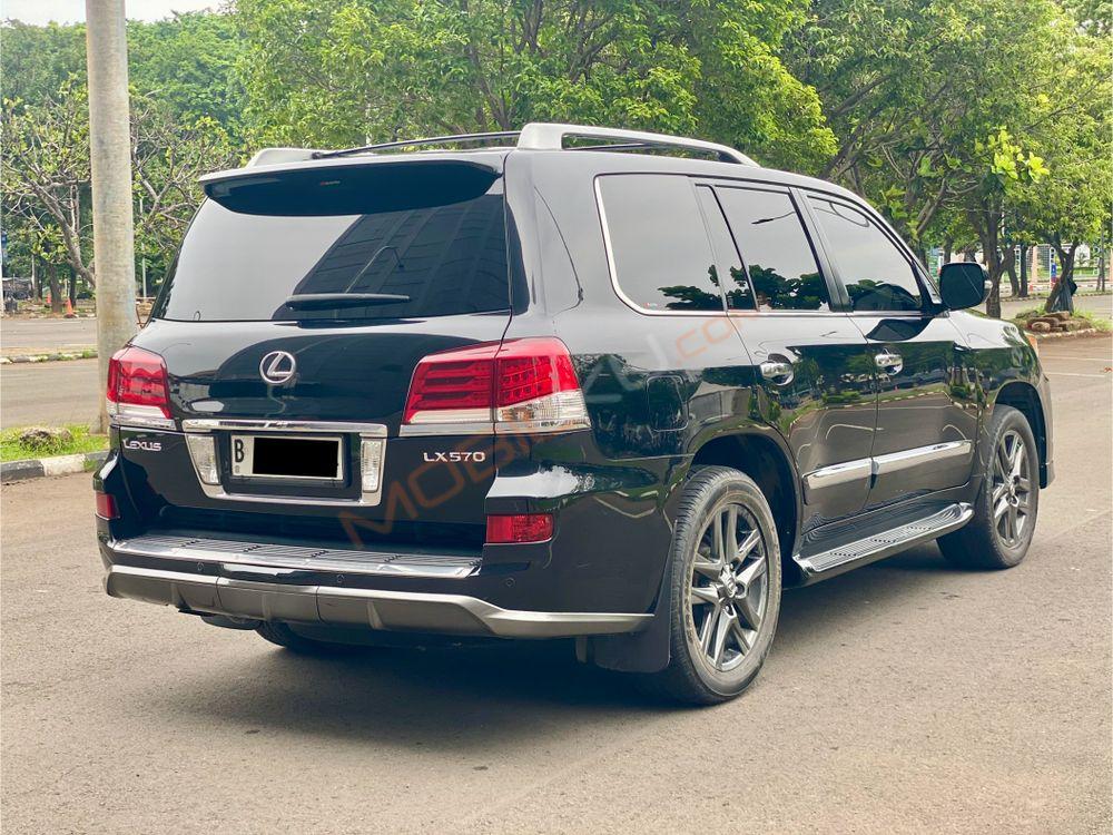Mobil Lexus LX 2015