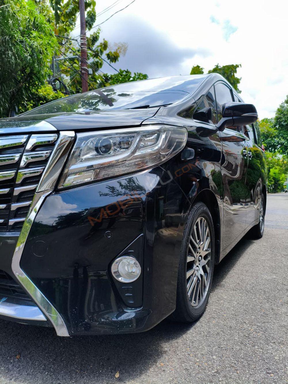 Mobil Toyota Alphard 2017