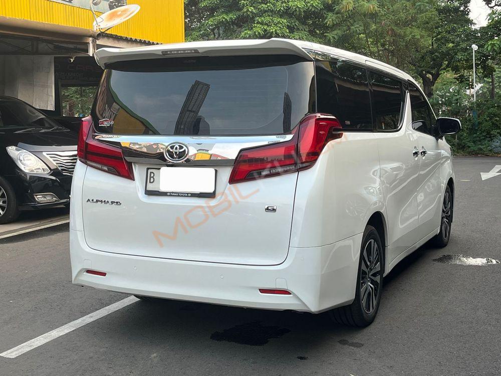 Mobil Toyota Alphard 2022