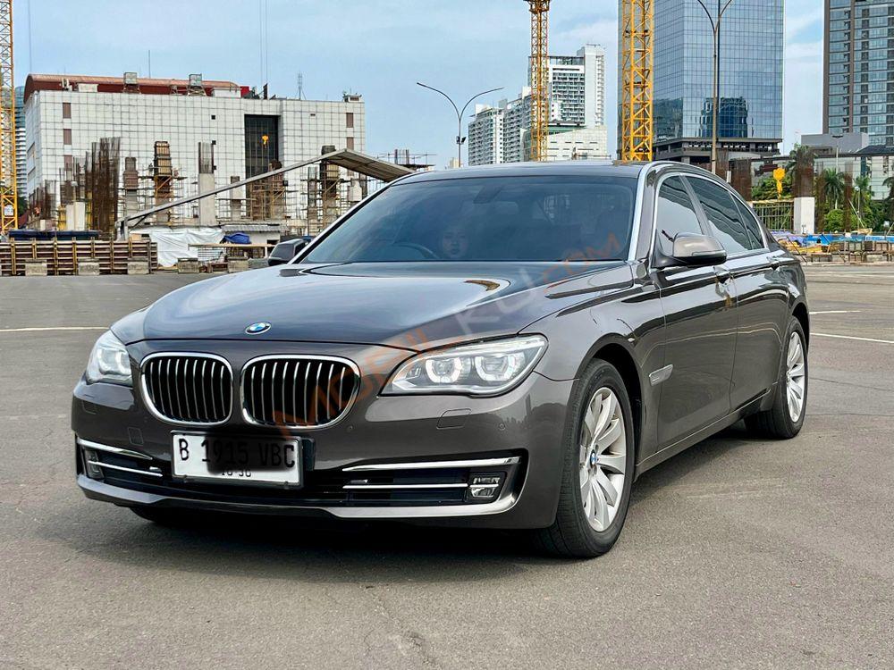 Mobil BMW 7 Series 2013
